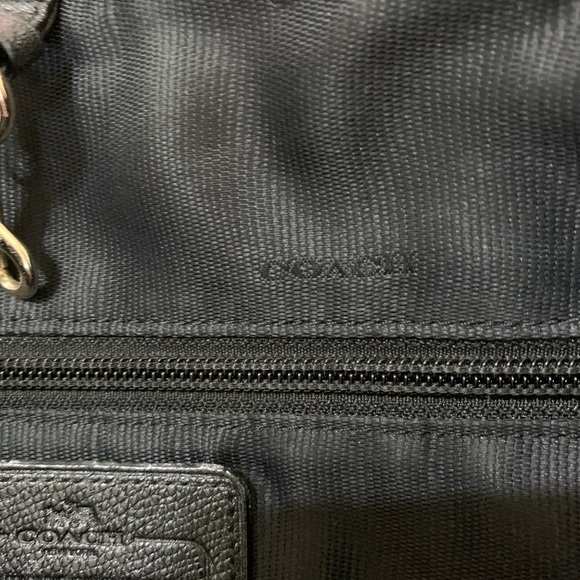 Coach Crossgrain Leather Taxi Tote Black
Shoulder Bag - Picture 4 of 11